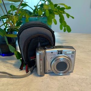 SOLD || Canon Powershot A720 IS with case